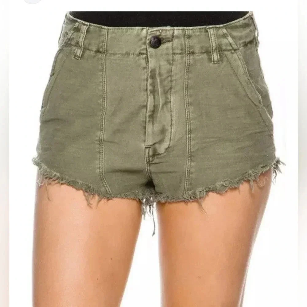 Free People Shorts Raw Frayed hems Tan brown Size 4 Pockets Beach Resort…